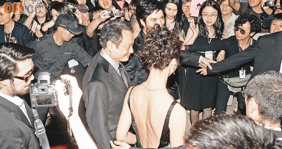 《色，戒》香港首映 章子怡突袭拥抱李安【图】