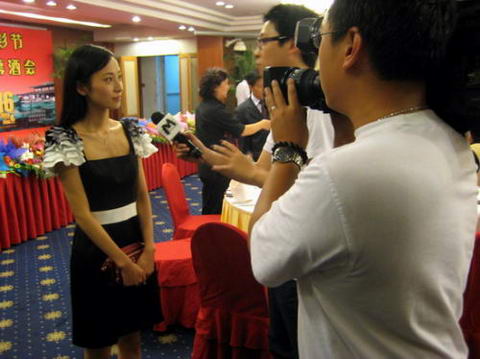 �𼦰ٻ���ӳ�ƻ�������ɫ���������(��ͼ)