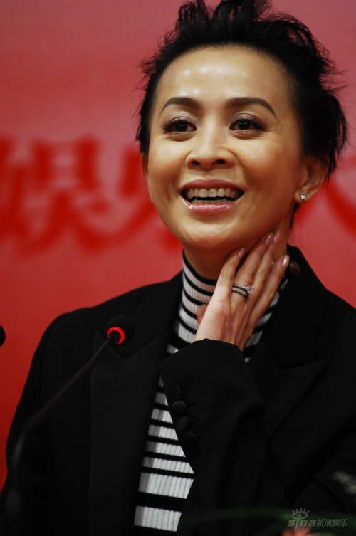 组图:刘嘉玲任电影节形象大使 靓丽出席发布会