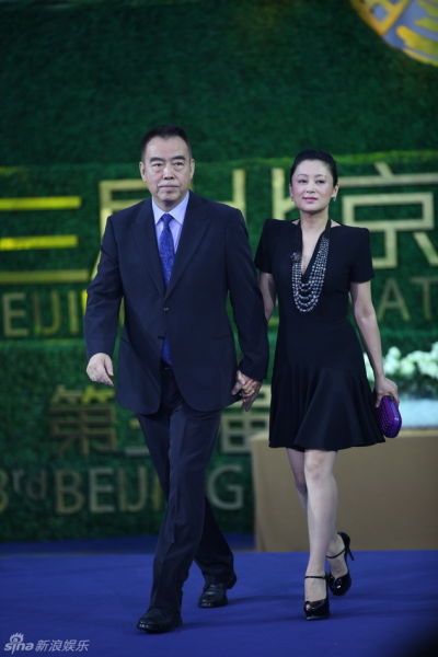 摘要:陈红发微博称陈凯歌只是胸闷去医院输氧