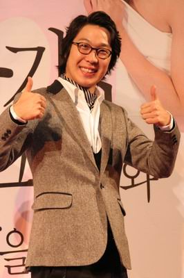 喜剧电影《谁和她睡觉了》首尔举行发布会(图