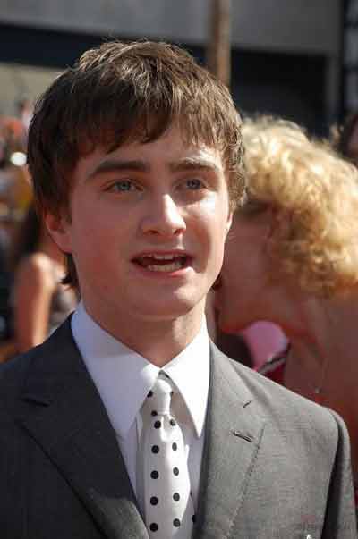 哈迷捧场《哈5》上映丹尼尔拍型男照配合宣传