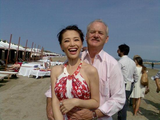 孔维巧遇好莱坞巨星 被《迷失东京》男主角赞靓