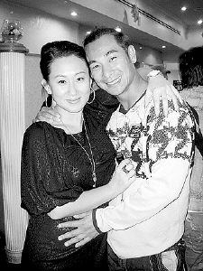 ����׿ϲ��ǧ���ѧӢ��Ϊ���ݺ������Ƭ(ͼ)