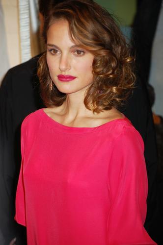 ��������ߵ꡷��ӳ��������������ѹȺ��(ͼ)