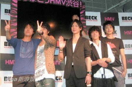 左起桐谷健太,中村苍,水岛宏,佐藤健,向井理