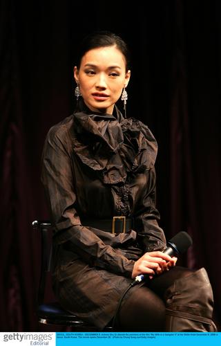 组图:《我的老婆是大佬3》首映 舒淇可爱迷人