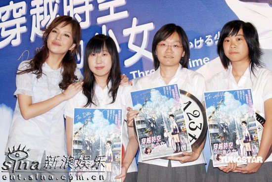 组图:卫兰尝声演 《<em>穿越时空的少女</em>》抢<em>票房</em>_