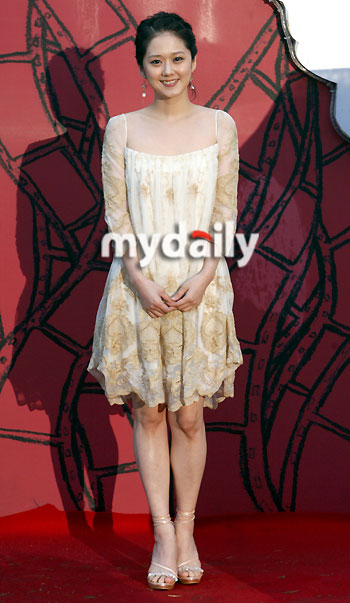 组图:安圣基张娜拉出席韩国天马电影节颁奖礼