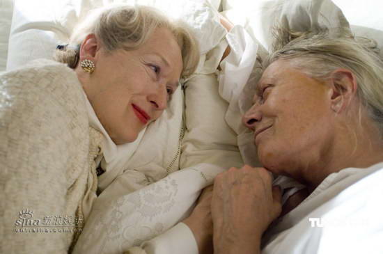 组图:出演《夜恋》金奖影后再度聚守共谱佳话