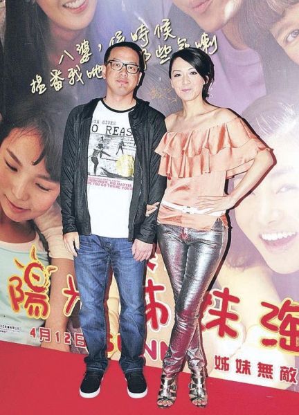 陈炜与丈夫拍拖看戏,享受二人世界.