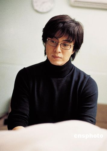 韩流巨星裴勇俊拍戏受伤右手食指韧带断裂(图)