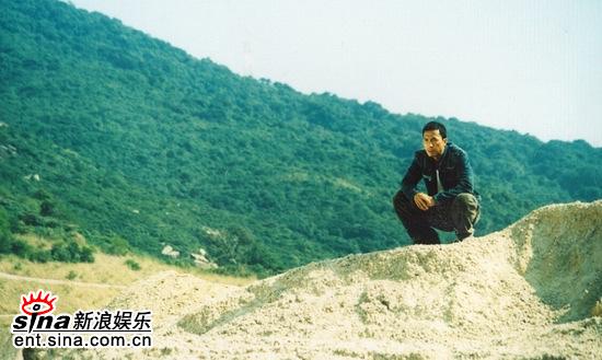 图文:甄子丹《导火线》剧照--甄子丹在外景地