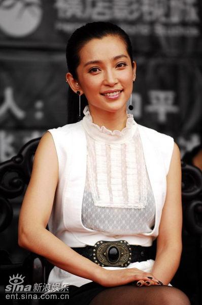图文：《功夫之王》发布会--李冰冰笑容甜美