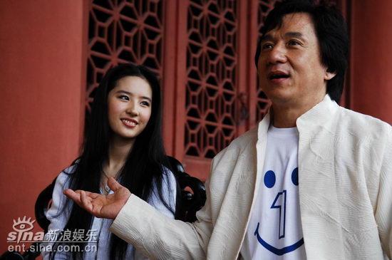 图文：对话成龙刘亦菲--成龙对刘亦菲赞赏有加