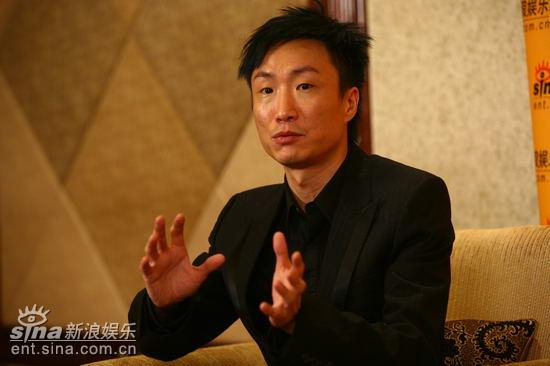 图文：《老港正传》主创聊天-郑中基表情认真