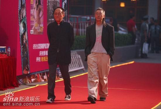 图文：《老港正传》首映--导演监制踏上红毯