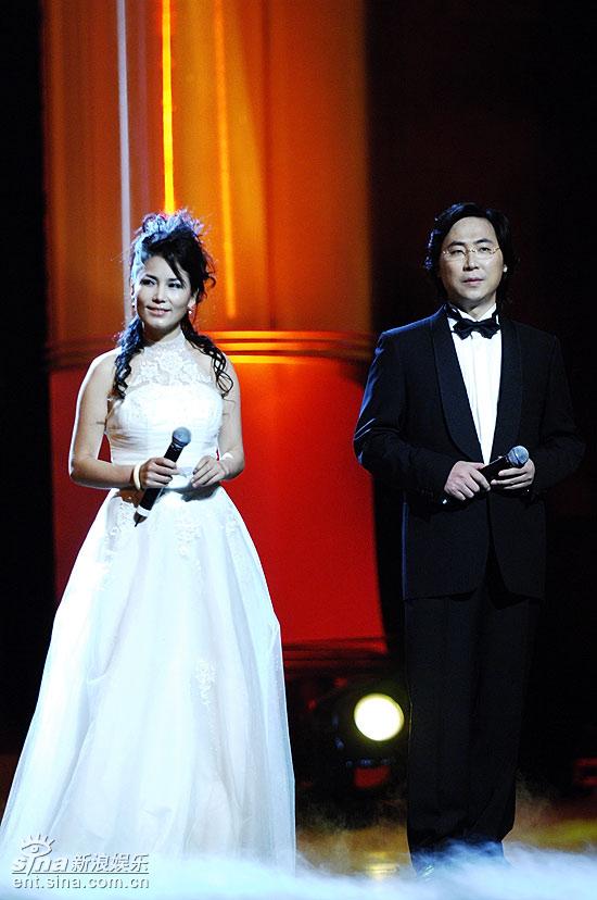 图文:廖昌永索朗旺母演唱电影《神话》主题曲