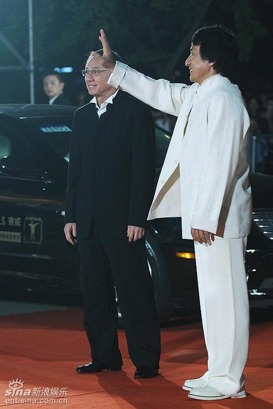 图文:上海电影节闭幕红毯 成龙杨受成亮相