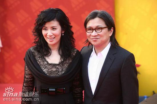 图文：庆香港回归晚会红毯-吴君如陈可辛秀恩爱
