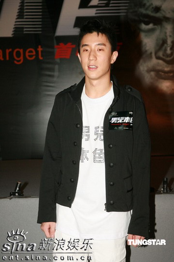 《男儿本色》首映 谢霆锋为儿子讨礼物【图】