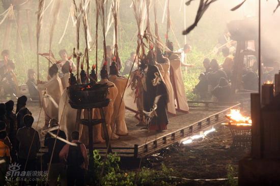 吴宇森指挥《赤壁》大阵仗 张丰毅拜神出征【图】