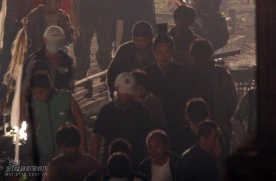 吴宇森指挥《赤壁》大阵仗 张丰毅拜神出征【图】