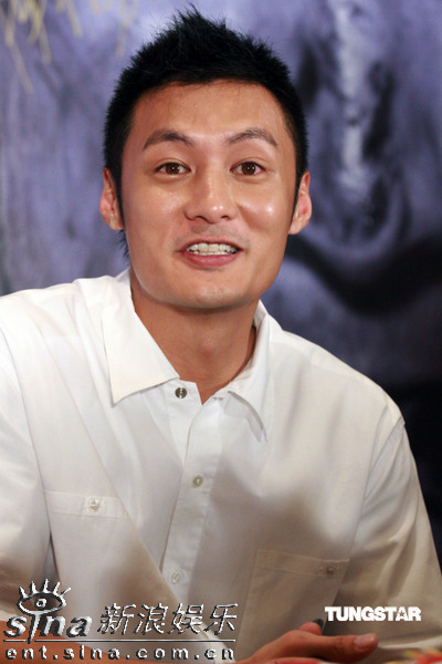 图文：《男儿本色》发布会--余文乐表情可爱