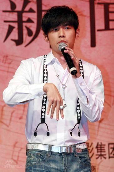 图文：《不能说的秘密》发布会--周杰伦小动作