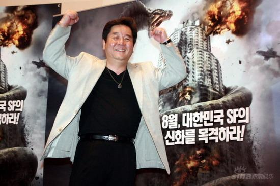 组图：韩国首部科幻大片《D-War》首映8月公映