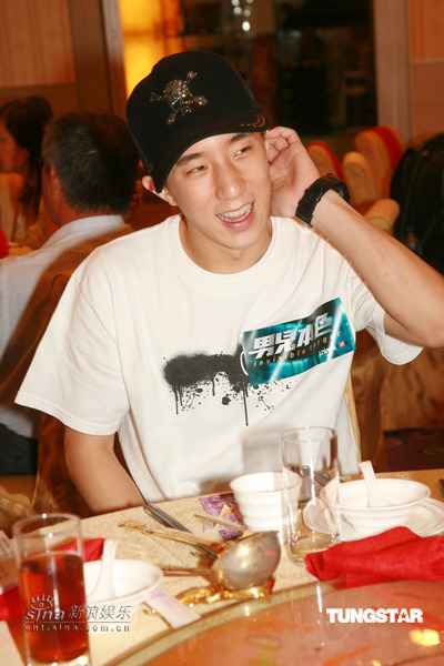 《男儿本色》庆功 谢霆锋自称不靠绯闻活【图】