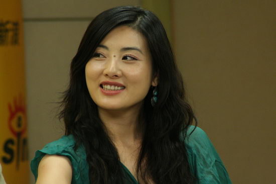 天--贺丹丹笑容满面