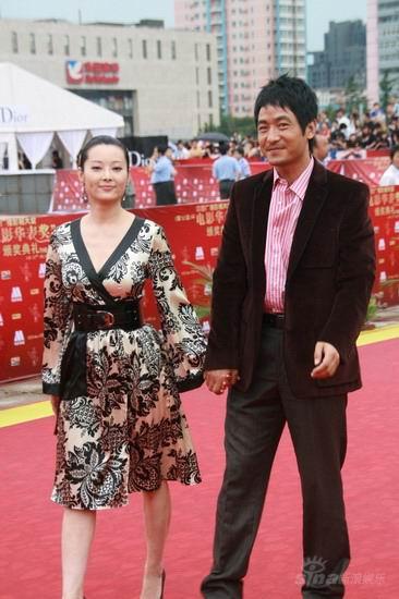 图文：第12届华表奖红毯--袁立郭晓冬牵手