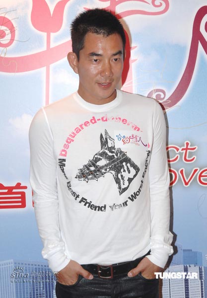 图文：《合约情人》首映礼--任贤齐双手插口袋