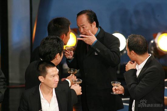 图文：金紫荆颁奖酒会--任贤齐狄龙忘年交