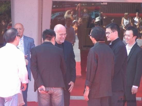 图文：《伞》首映--主席马可穆勒跟主创打招呼