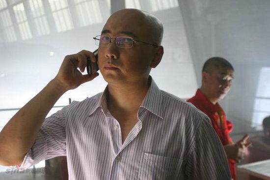 图文：《命运呼叫转移》拍摄花絮--徐峥打电话