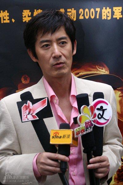 图文:《我的左手》首映-马跃接受采访