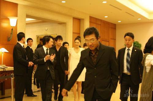 图文:SM娱乐公司老总李秀满携旗下艺人亮相_影音娱乐_新浪网