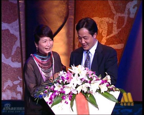 图文：金鸡百花颁奖礼幽默瞬间--郑佩佩