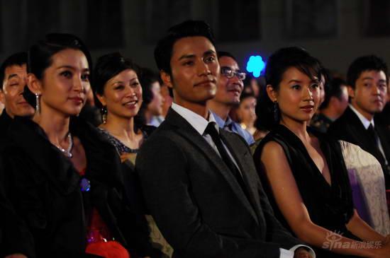 图文:金鸡百花电影节颁奖礼--李冰冰陈坤董洁