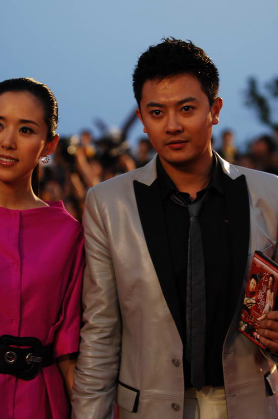 图文:金鸡百花电影节红毯--印小天颜丹晨出场