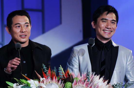 图文:金鸡百花颁奖礼--梁朝伟李连杰开电影奖