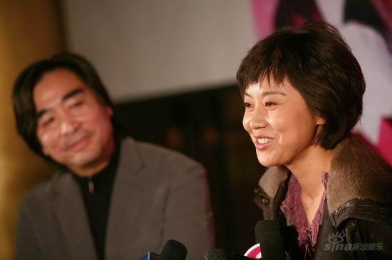 图文：《命呼》新浪官网开通--闫妮乐不可支