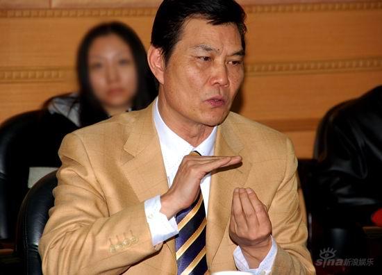 图文:《闪光的羽毛》座谈会-主演莫元季发言