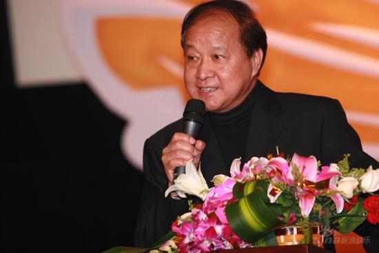 图文:贺岁十年欢乐盛典--北京人艺院长张和平