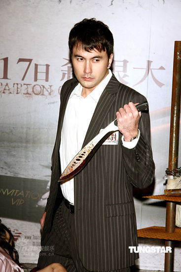 新浪娱乐讯 昨天(15日),导演柯孟融率领众演员张睿家,黄志玮,小泽