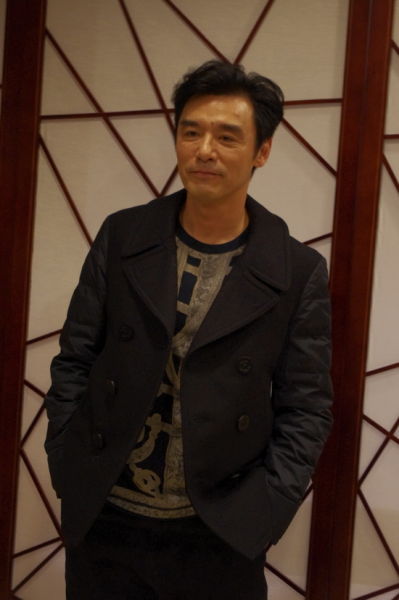 图文:首映慈善晚会明星祝福-钟镇涛