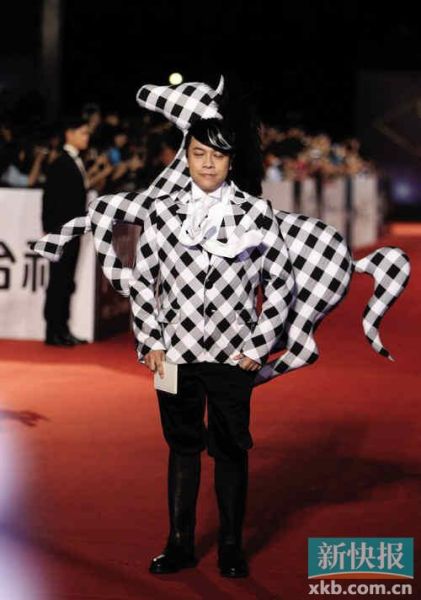 "掐架"中黄渤以机智幽默完胜,蔡康永"人善被马骑"成为当晚最
