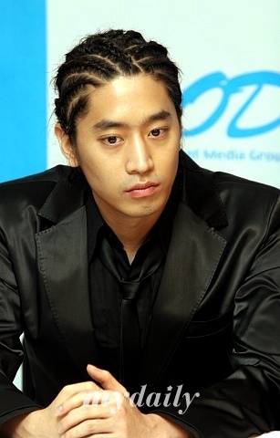 神话成员Eric2008年服役为事业放弃美国国籍